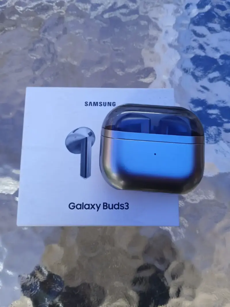 Samsung Galaxy S24 Ultra con Galaxy Buds3 - 3