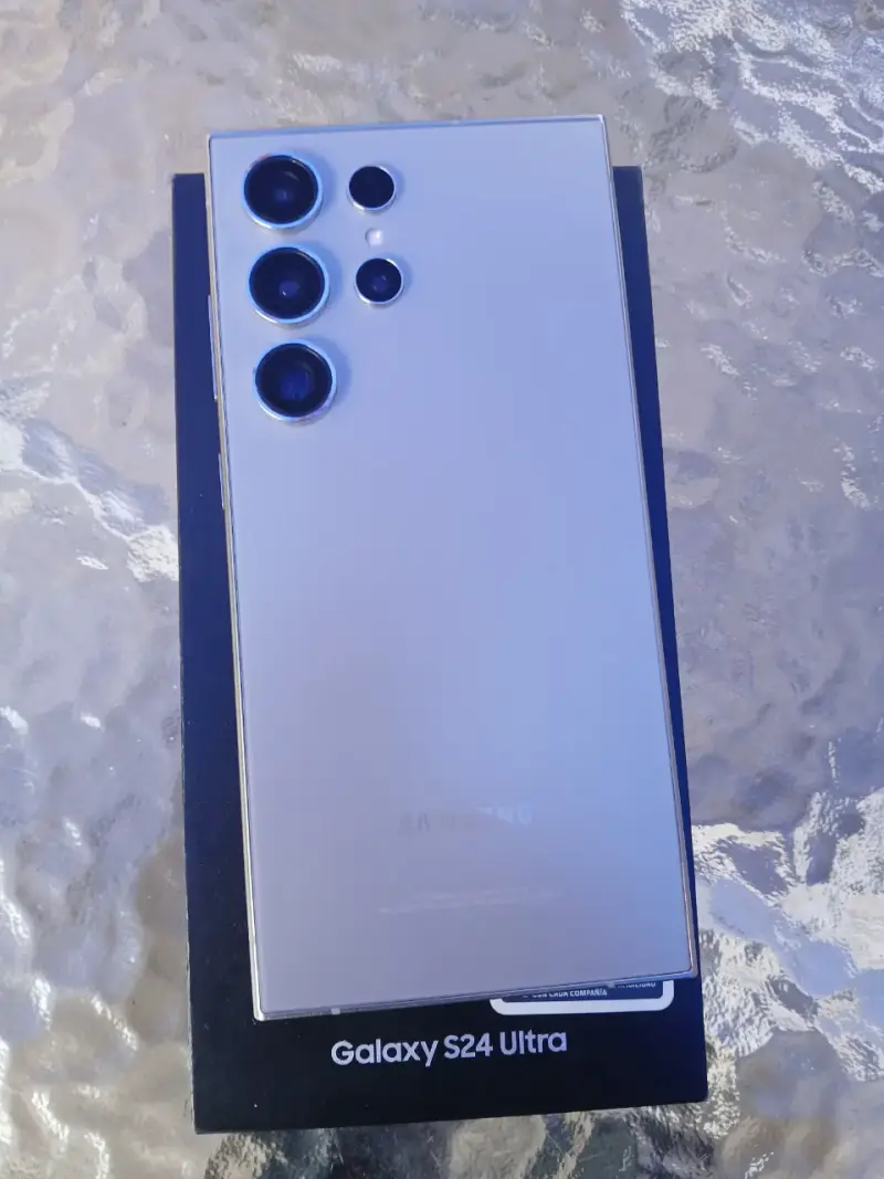 Samsung Galaxy S24 Ultra con Galaxy Buds3 - 5
