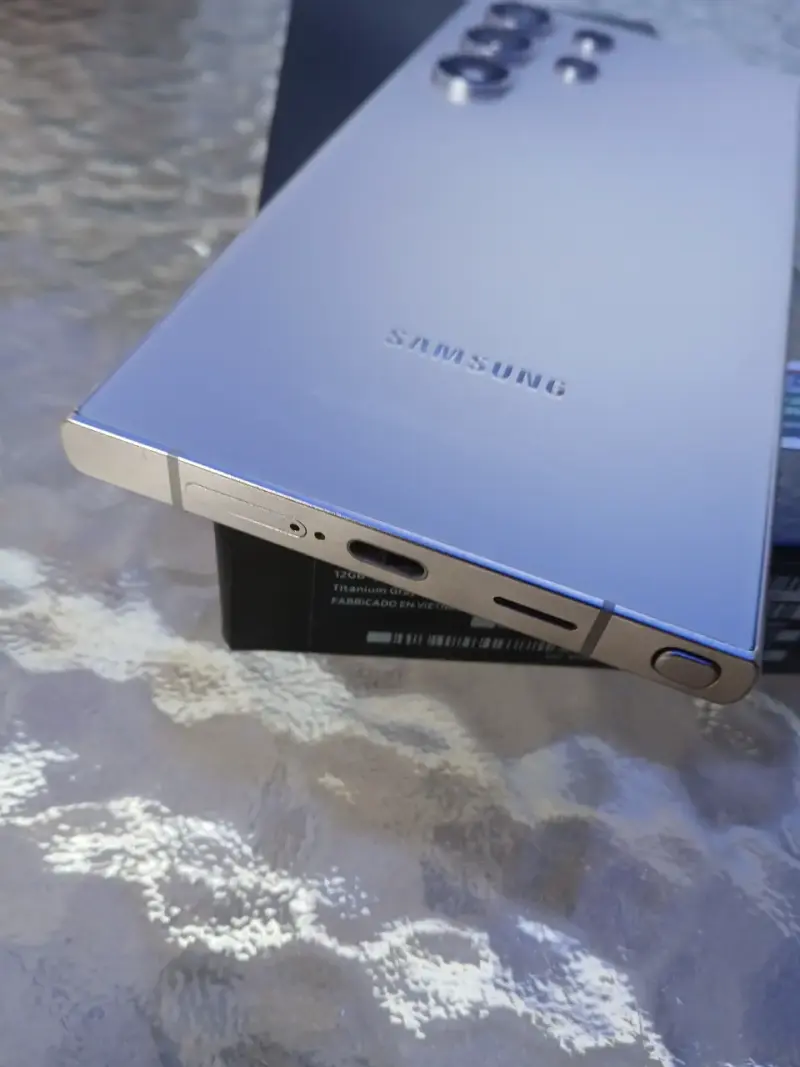 Samsung Galaxy S24 Ultra con Galaxy Buds3 - 6
