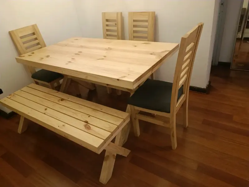 Juego de comedor de madera con sillas y banco