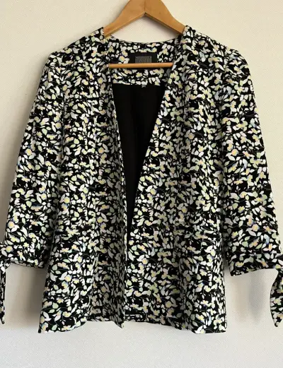 Blazer floral para mujer con mangas 3/4 - miniatura 1