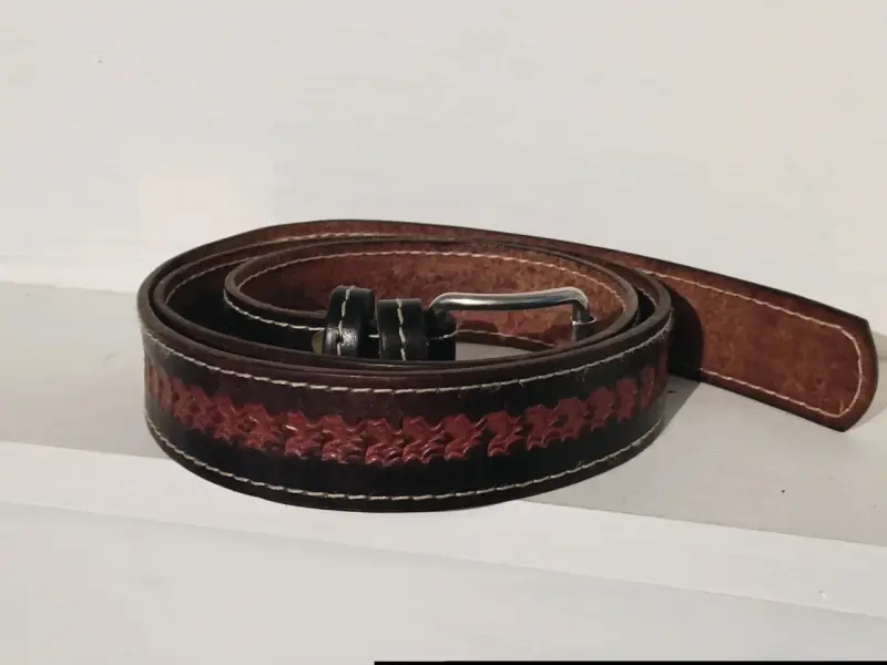 Cinturón de cuero con diseño trenzado