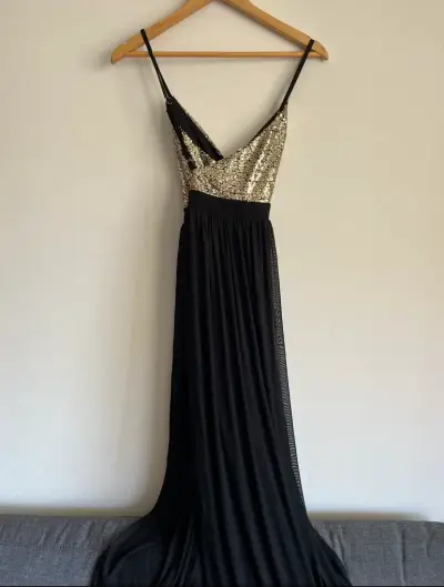 Vestido largo de fiesta con lentejuelas doradas - miniatura 3