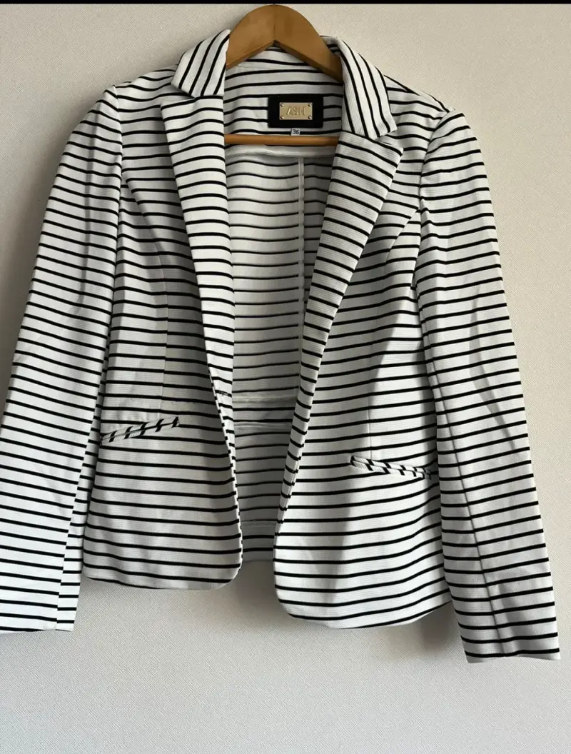 Blazer a rayas blanco y negro para mujer