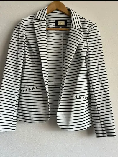 Blazer a rayas blanco y negro para mujer - miniatura 1