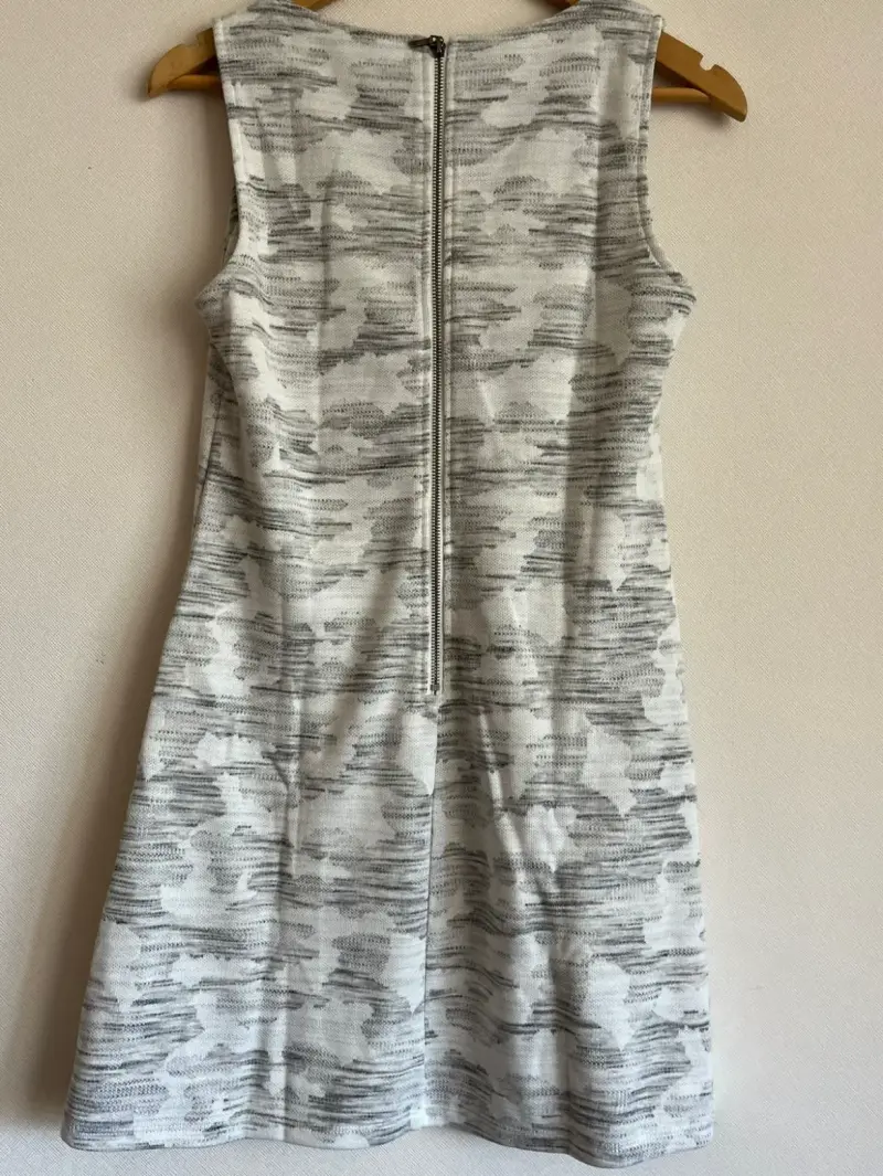 Vestido sin mangas estampado gris - 2