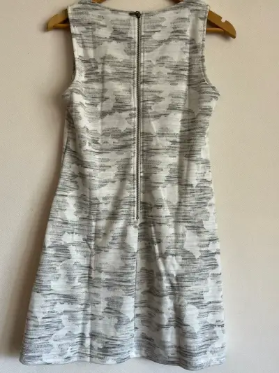 Vestido sin mangas estampado gris - miniatura 2