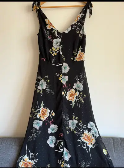 Vestido largo floral negro con tirantes - miniatura 2