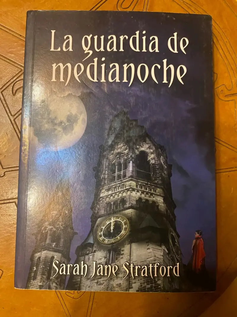 Libro 'La Guardia de Medianoche' de Sarah Jane Stratford - 1