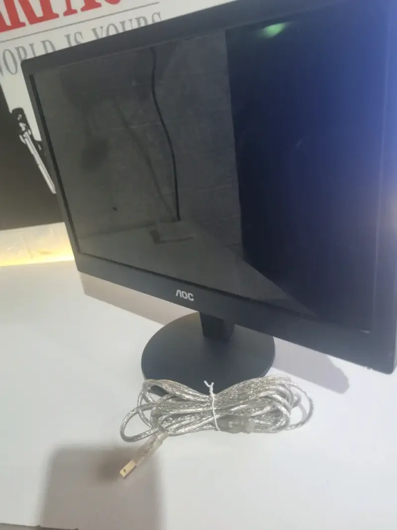 Monitor LED AOC E1670Sw con cable USB-B - 2
