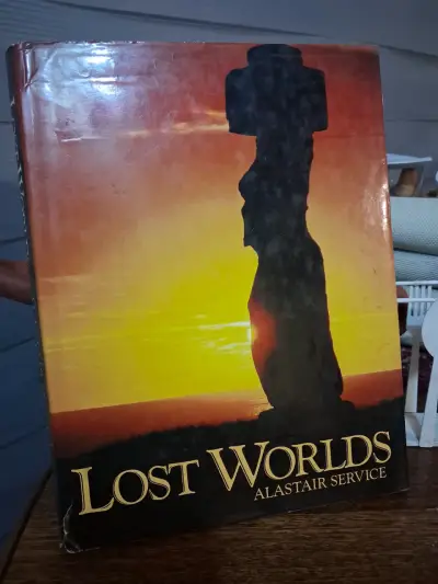 Libro 'Lost Worlds' de Alastair Service - miniatura 1