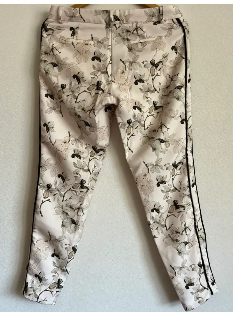 Pantalones florales para mujer en tonos beige - 2
