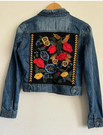 Chaqueta de mezclilla con bordado floral - miniatura 2