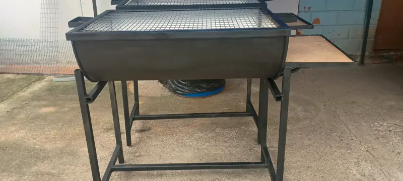 Parrilla de acero con soporte resistente - 2