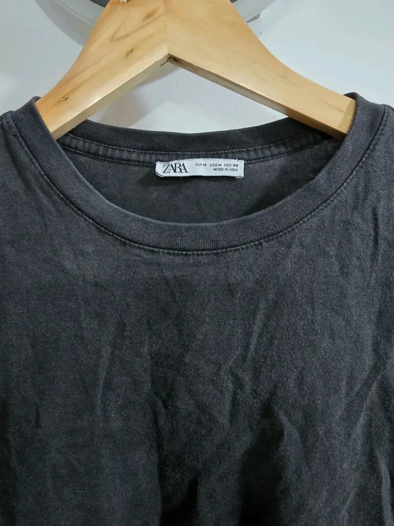 Polera negra básica para hombre Zara - 2