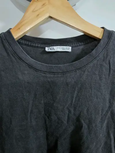 Polera negra básica para hombre Zara - miniatura 2