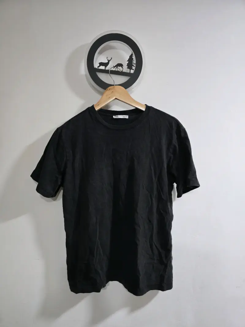 Polera negra básica para hombre Zara - 3