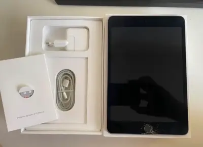iPad Mini 4, funcional con detalle en pantalla - miniatura 1