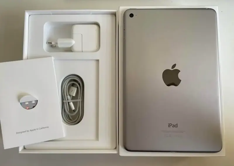 iPad Mini 4, funcional con detalle en pantalla - 2