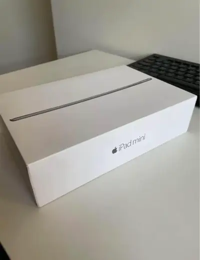 iPad Mini 4, funcional con detalle en pantalla - miniatura 5