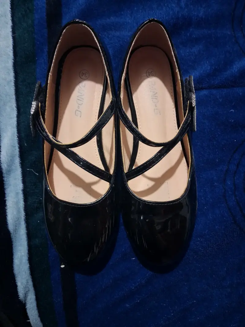 Zapatos de charol negro para niña con adorno brillante - 1