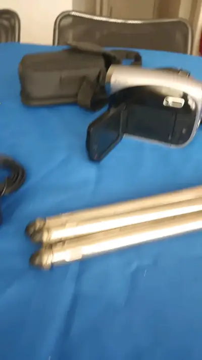 Videocámara Samsung con trípode y accesorios - miniatura 3