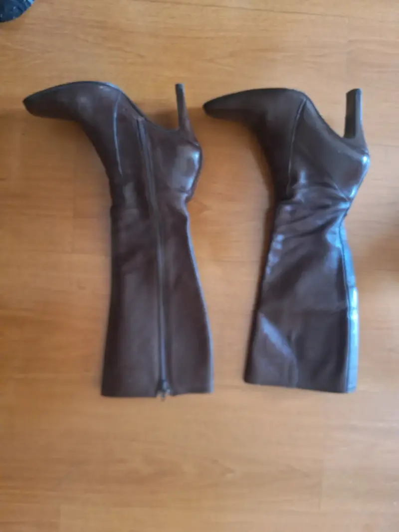 Botas de cuero marrón con tacón alto - 2