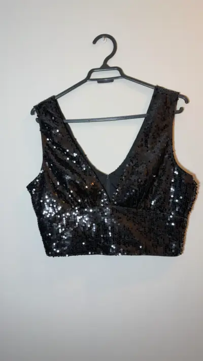 Crop Top Negro con lentejuelas - miniatura 1