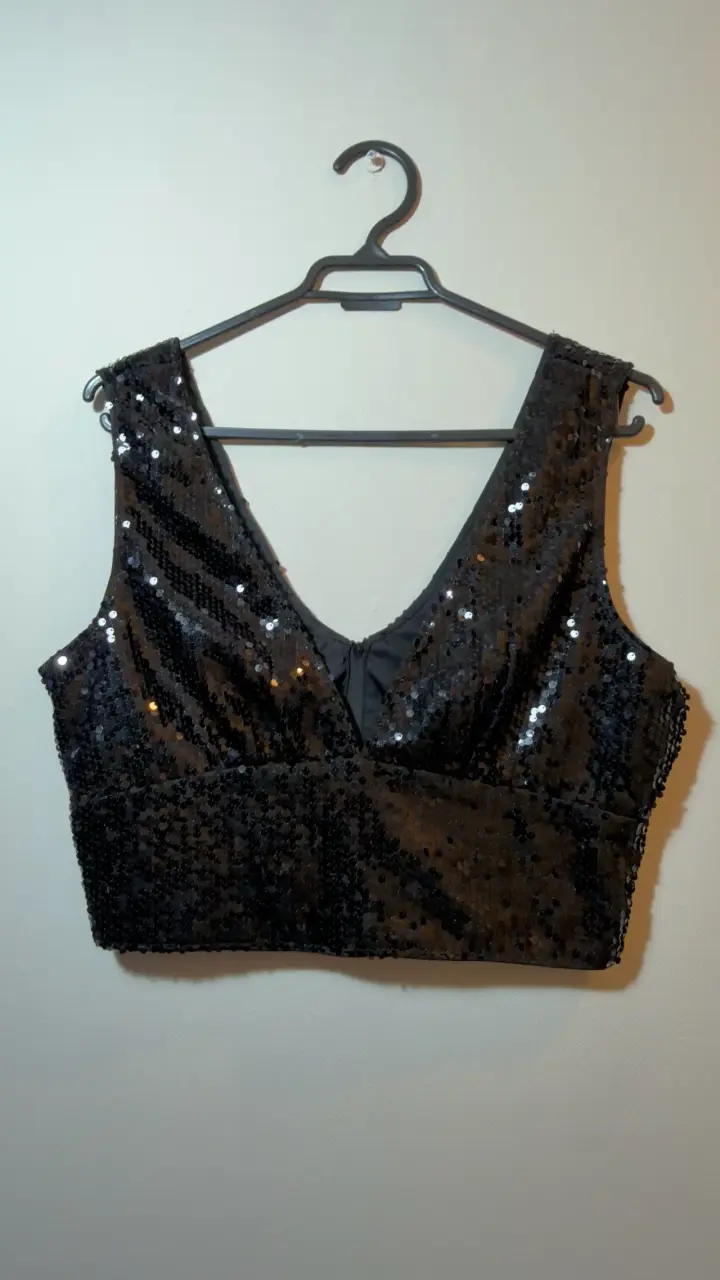 Crop Top Negro con lentejuelas - 2