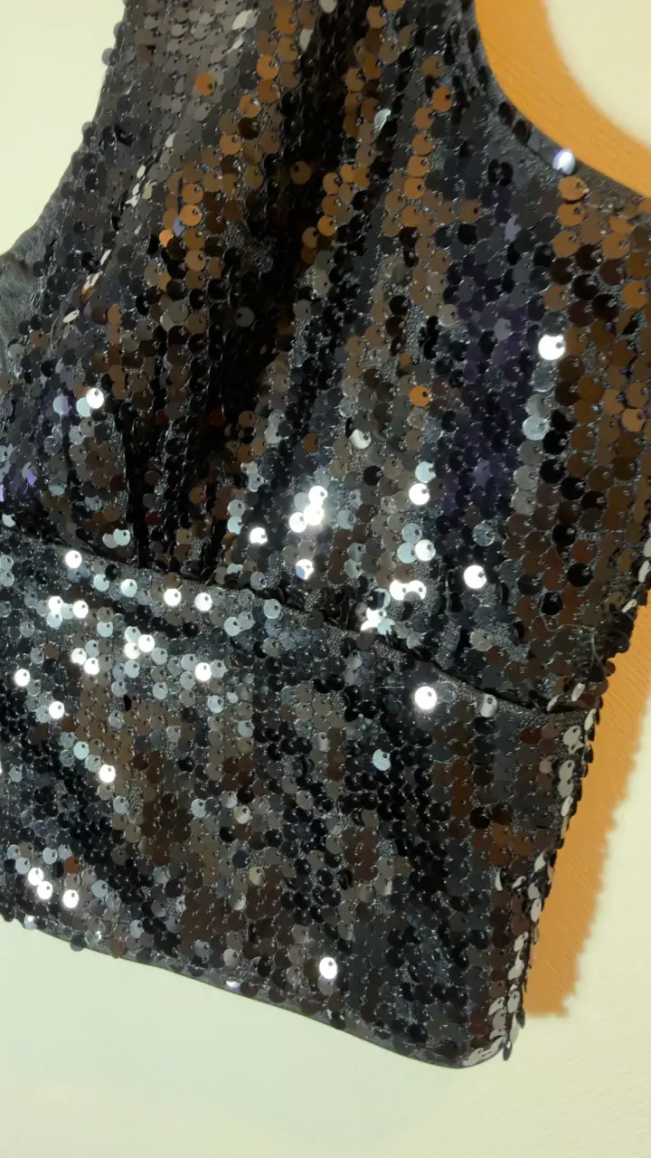 Crop Top Negro con lentejuelas - 4