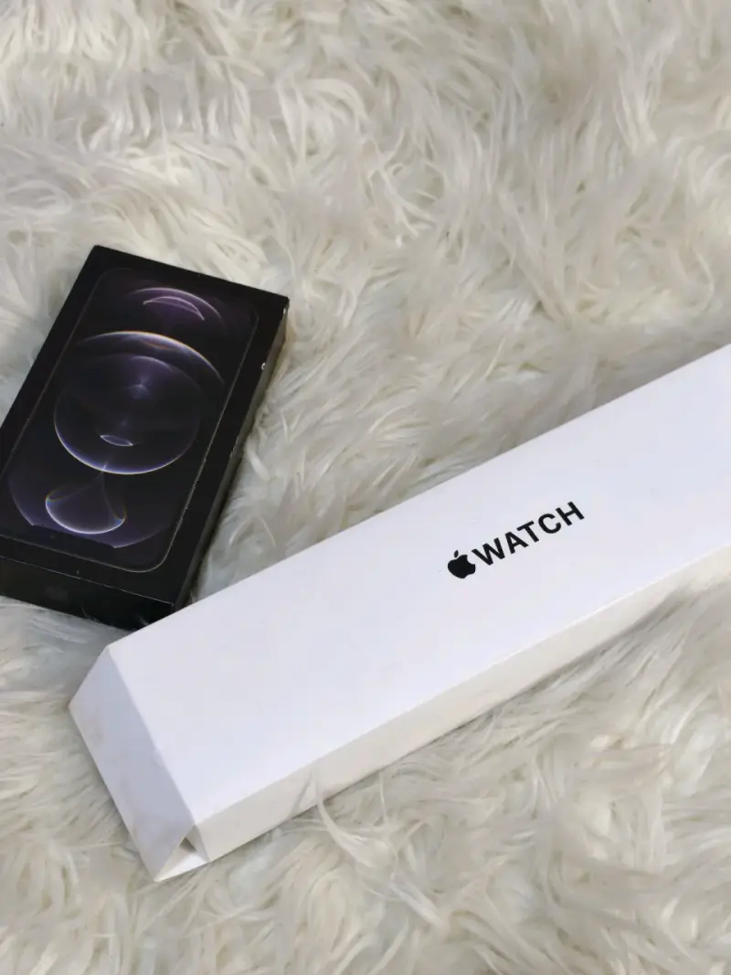 iPhone 12 Pro y Apple Watch en buen estado - 1