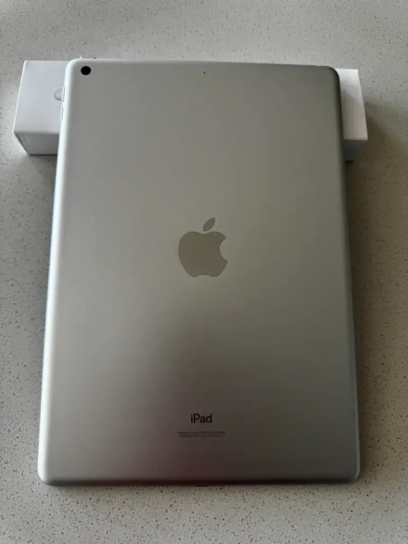 iPad 9ª generación 64GB WiFi + cargador - 2