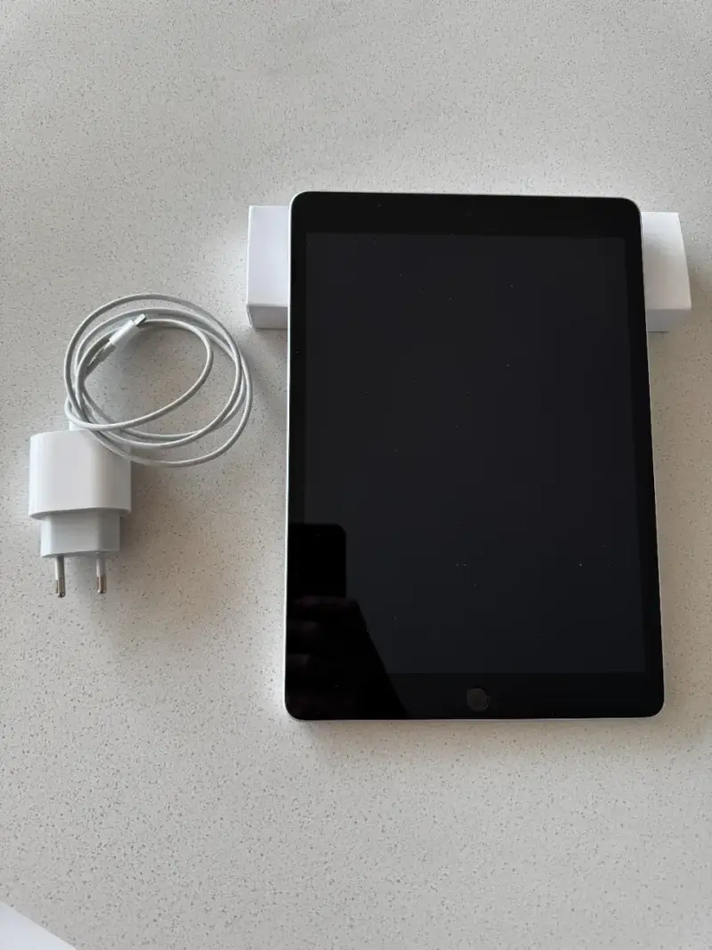 iPad 9ª generación 64GB WiFi + cargador - 3