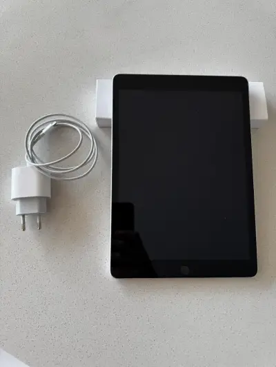 iPad 9ª generación 64GB WiFi + cargador - miniatura 3