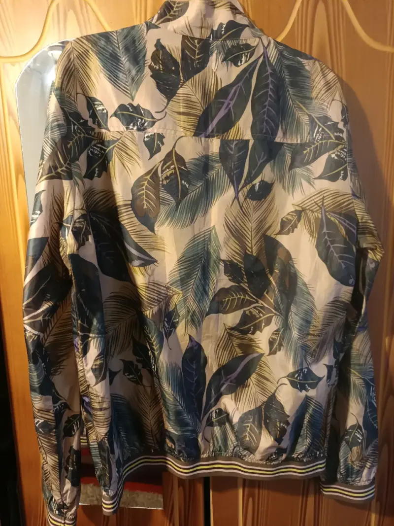 Chaqueta bomber con estampado de hojas - 2