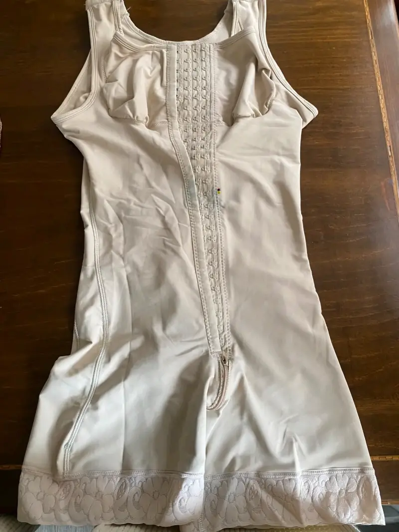 Faja moldeadora beige con encaje - 2