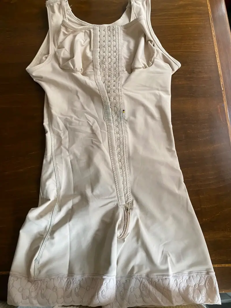 Faja moldeadora beige con encaje - 4