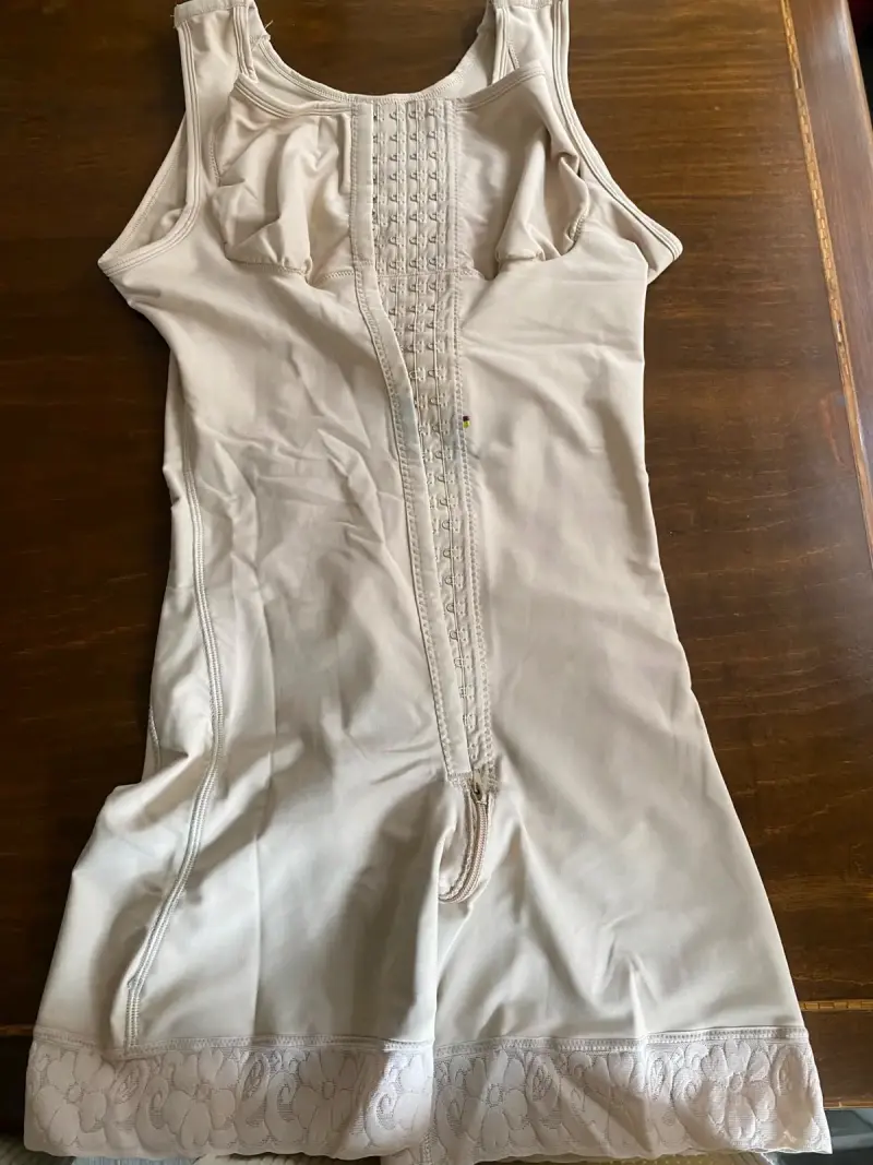 Faja moldeadora beige con encaje - 5