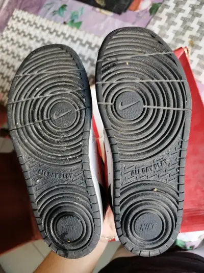 Zapatillas Nike para niños blancas y negras - miniatura 3