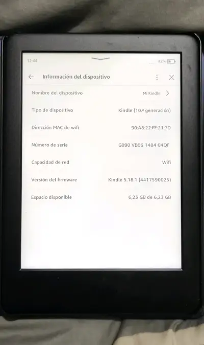 Kindle 10ª generación con funda morada - miniatura 1