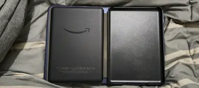 Kindle 10ª generación con funda morada - miniatura 3