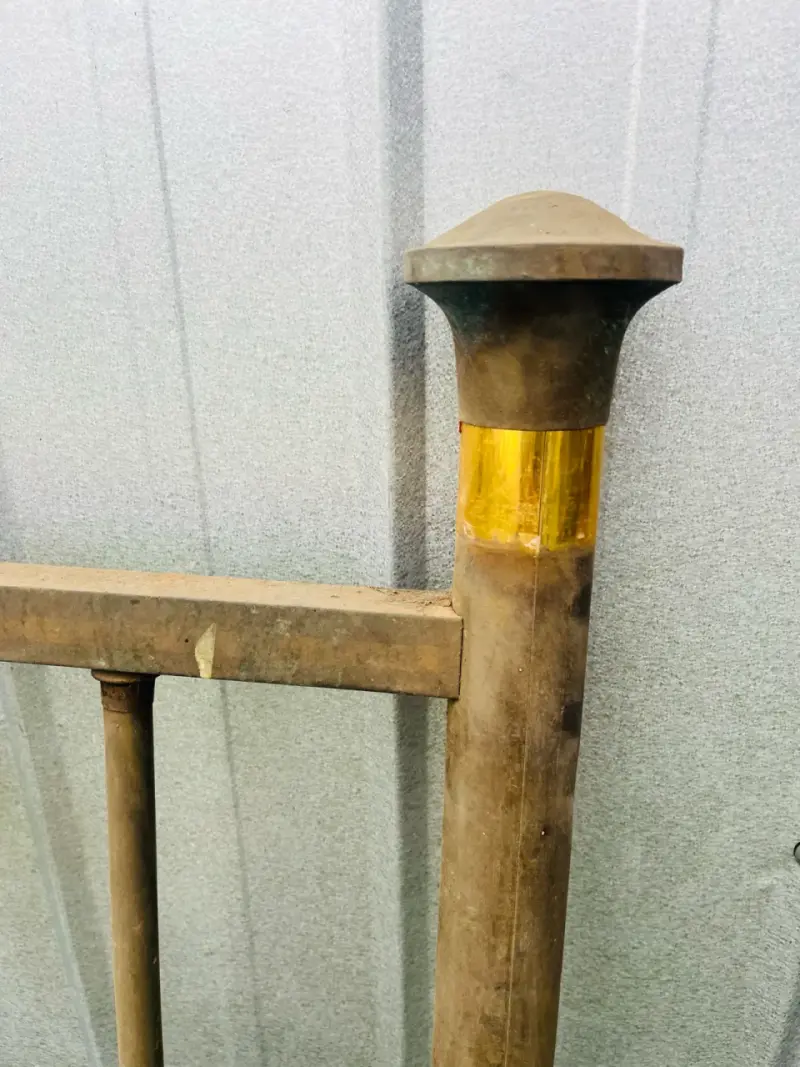 Estructura de cama de madera antigua - 2