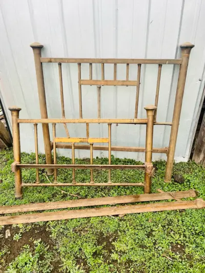 Estructura de cama de madera antigua - miniatura 6