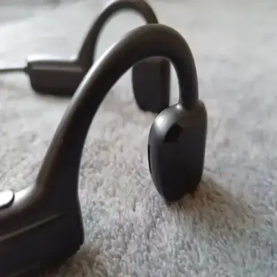 Auriculares de conducción ósea inalámbricos negros - miniatura 3