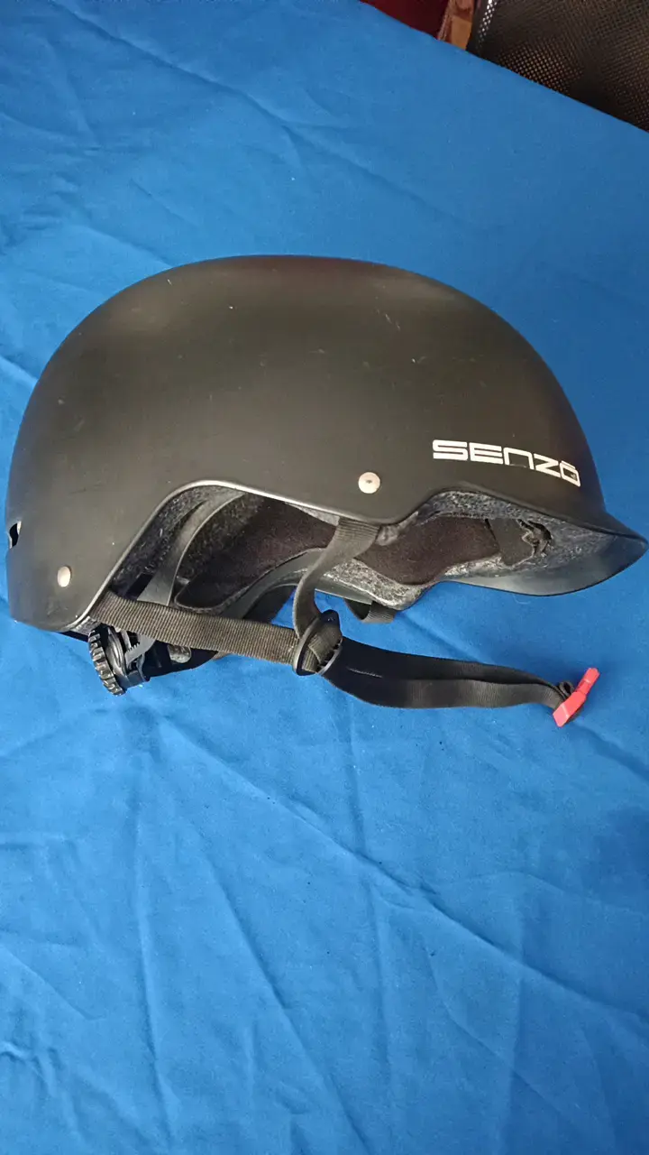 Casco de bicicleta negro Senzo