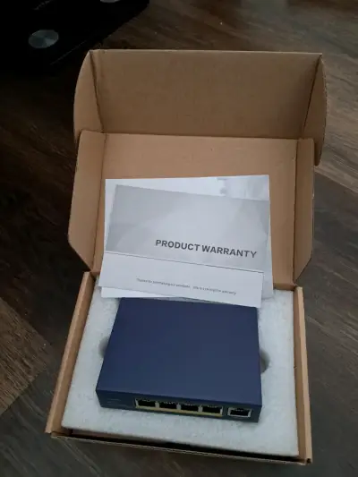 Switch PoE de 5 Puertos 10/100Mbps - miniatura 1
