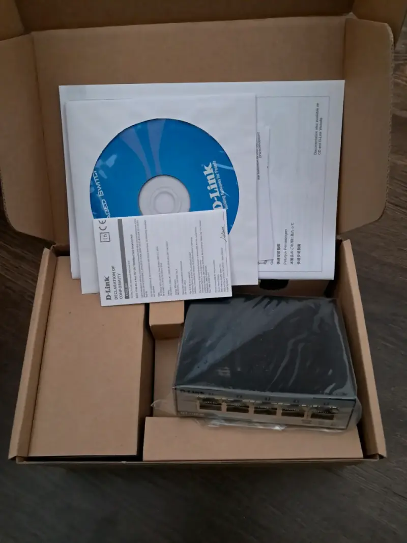 Switch de Red D-Link 5 Puertos - 1