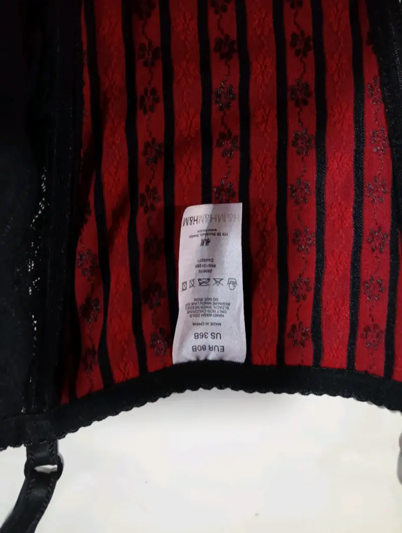 Corset negro con detalles rojos de encaje - 2
