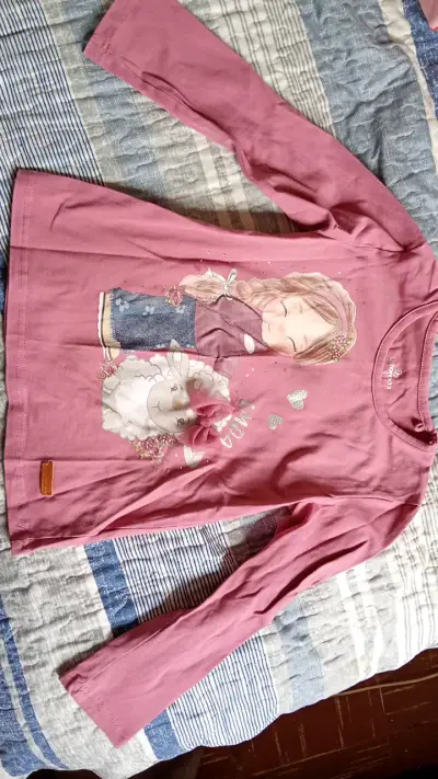 Polera manga larga rosa con diseño infantil - miniatura 1