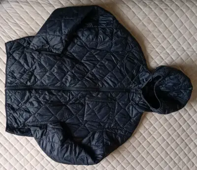 Chaqueta acolchada negra con capucha FSP - miniatura 1